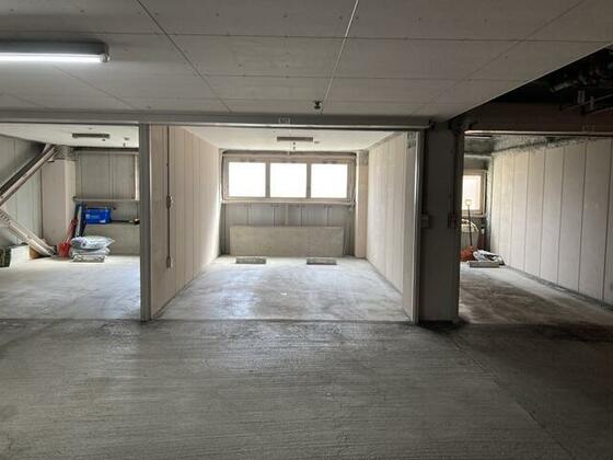 駐車場　ガレージ