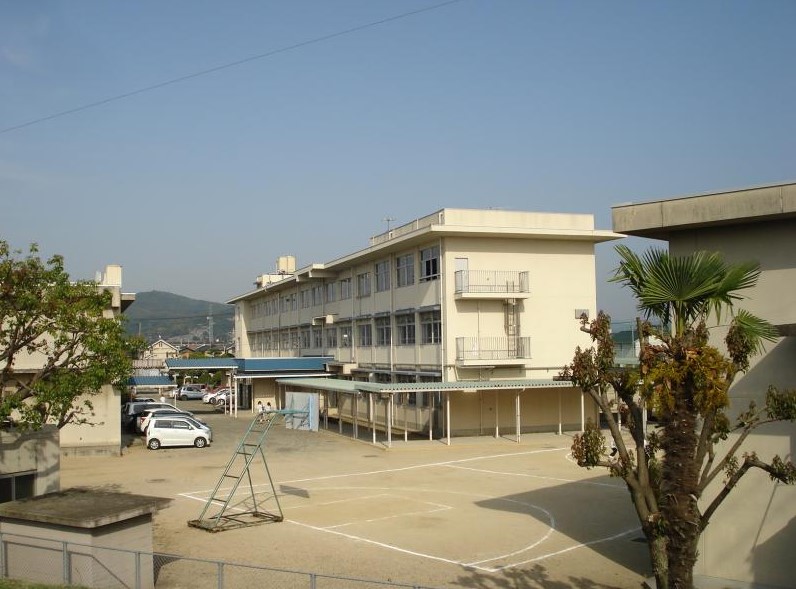 中学校　福山市立松永中学校（中学校）まで923m