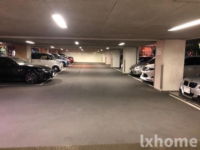 駐車場　駐車場に車を止められます