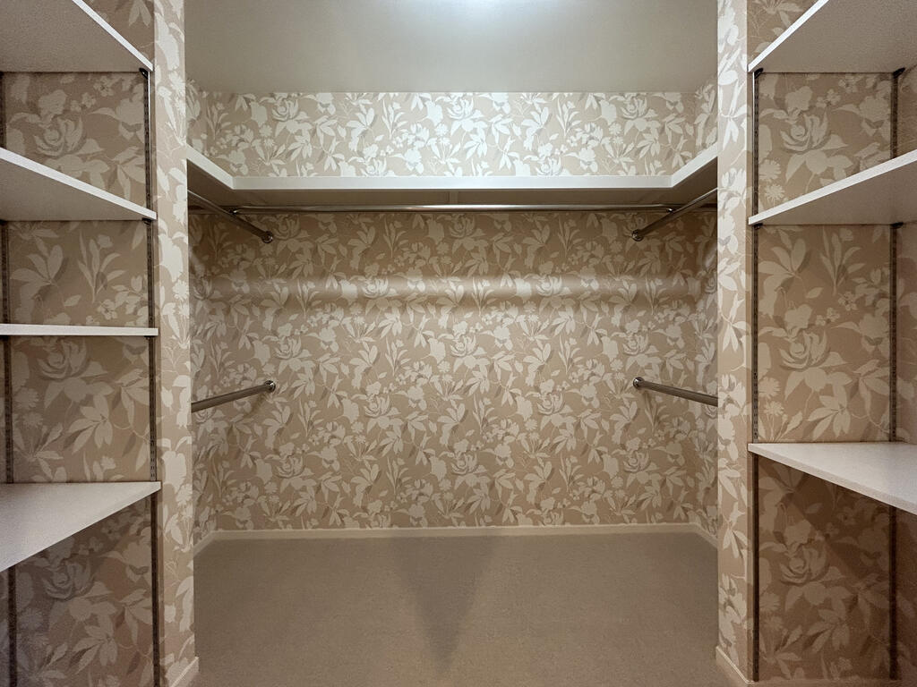 収納　洋室（２）のウォークインクローゼット