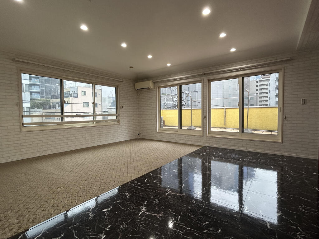 居室・リビング　約１６．３帖