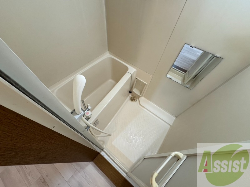 バス・シャワールーム　ユニットバスです。疲れを癒すのに欠かせませんね！