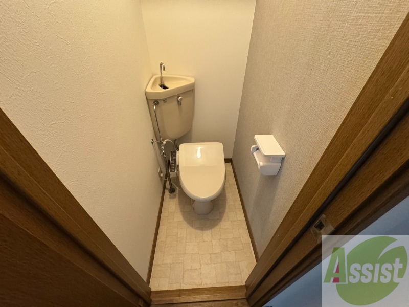 トイレ　こちらはトイレです。清潔感があり、安心して使用できます。