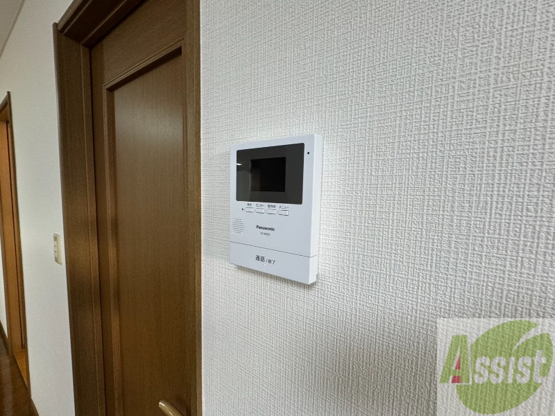 セキュリティ　ＴＶモニター付インターホンです。来客者の顔が見えるので安心！