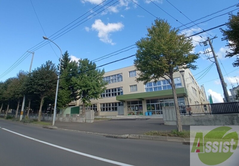 中学校　札幌市立札苗中学校（中学校）まで802m