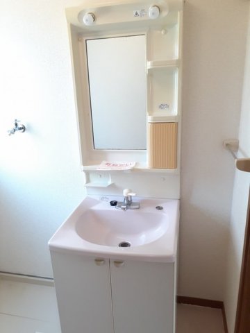 洗面設備　明るい洗面所です★