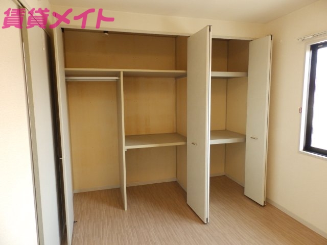 収納　同型物件写真になります。