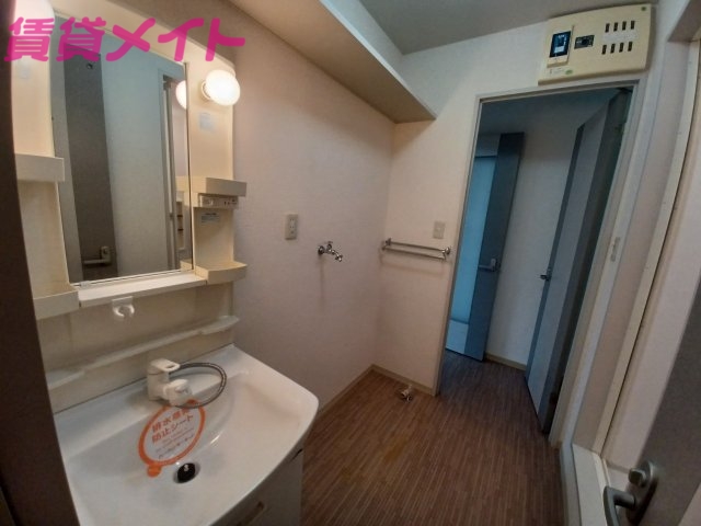 洗面設備　同型物件写真になります。
