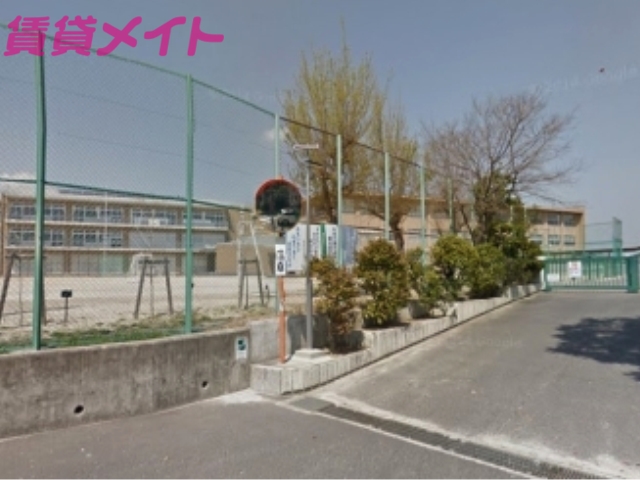 中学校　四日市立三滝中学校（中学校）まで1200m