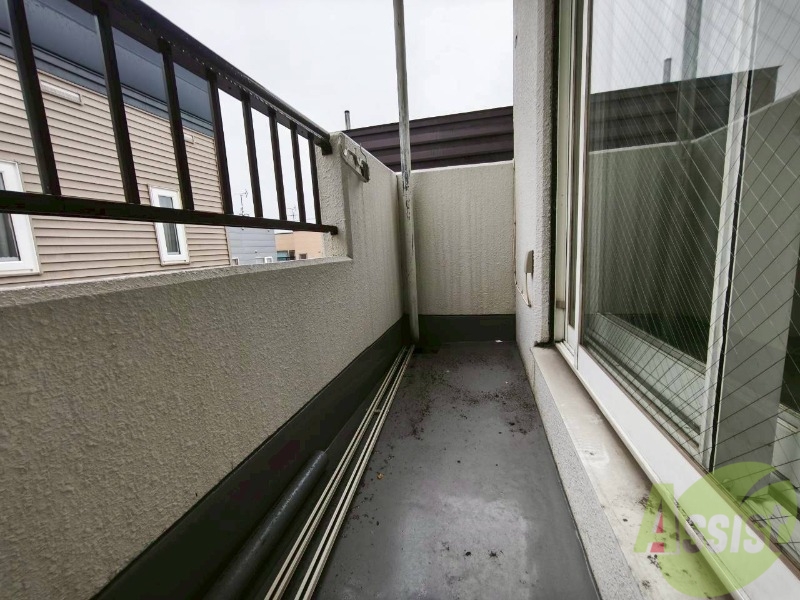 バルコニー　ＴＶモニター付インターホンです。来客者の顔が見えるので安心！