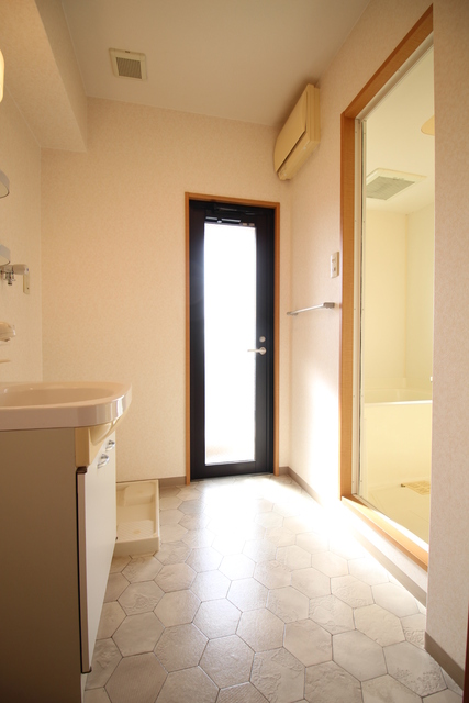 洗面設備　サイドバルコニーあり