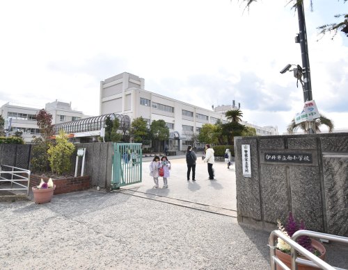 小学校　南小学校（小学校）まで431m