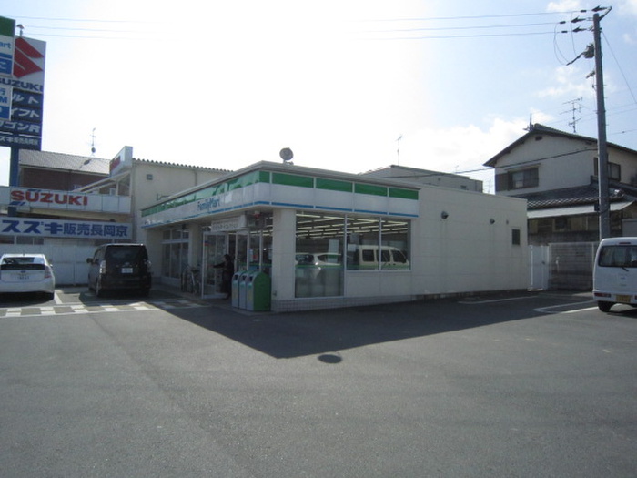 コンビニ　ファミリーマート今里二丁目店（コンビニ）まで300m