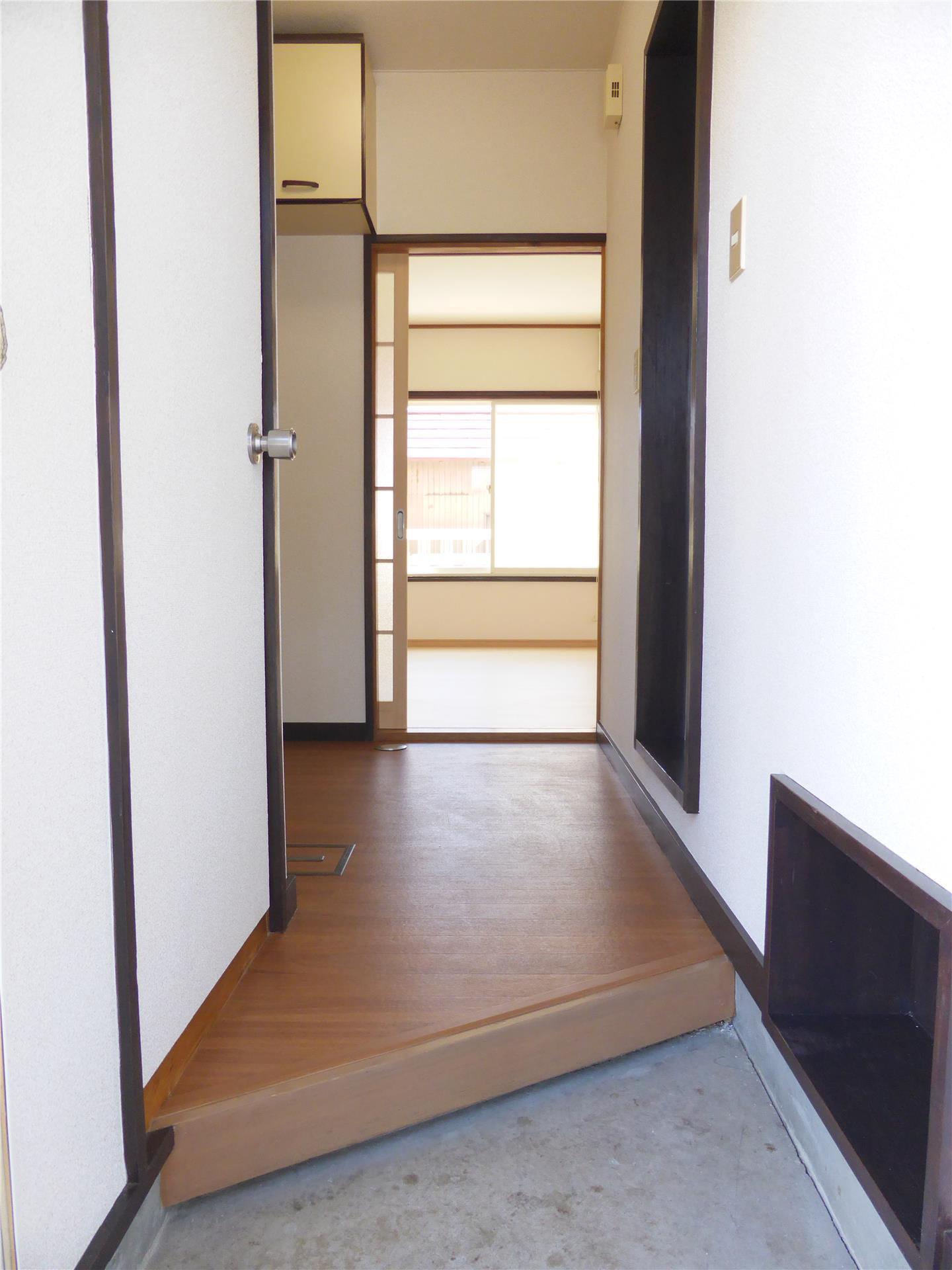 バルコニー　玄関