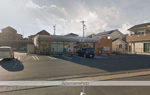 コンビニ　セブンイレブン（コンビニ）まで614m