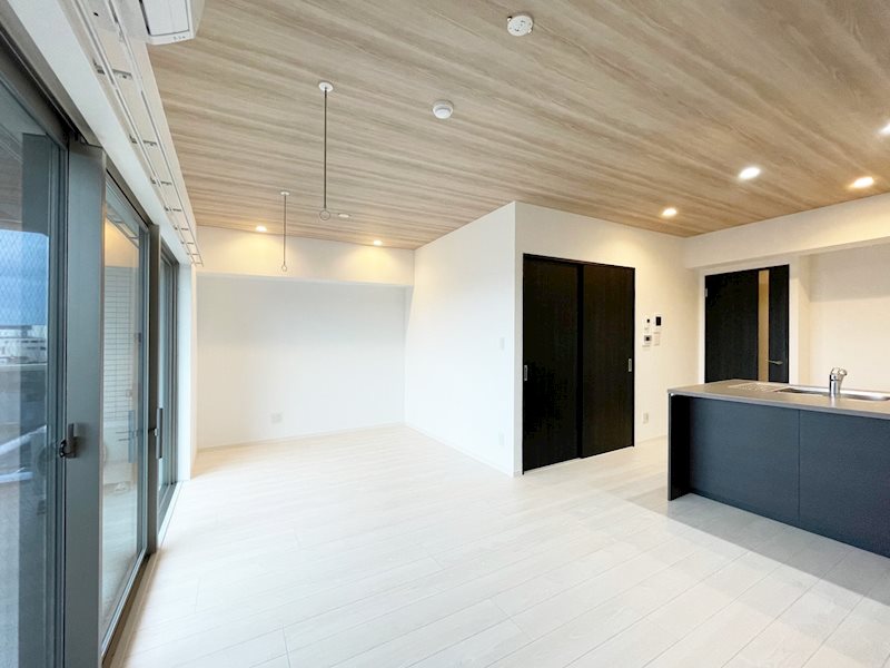 居室・リビング　17.4帖の明るいLDK