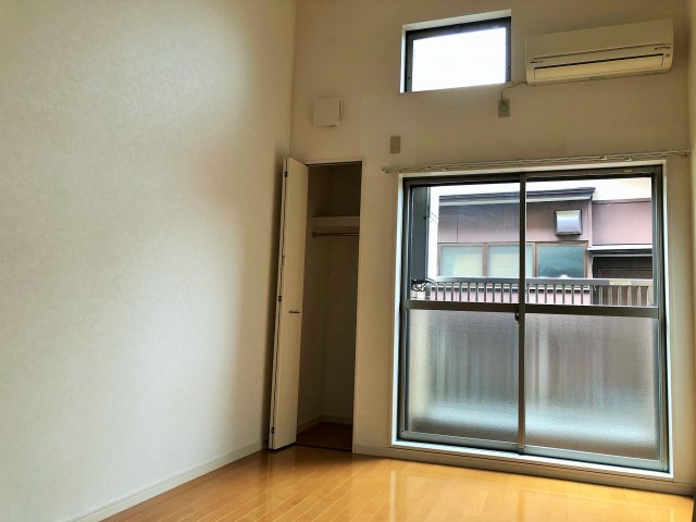 居室・リビング　同物件内別号室のお写真になります