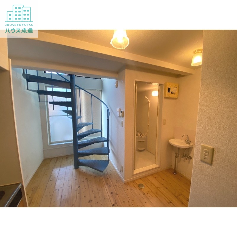 居室・リビング　※別号室の写真※