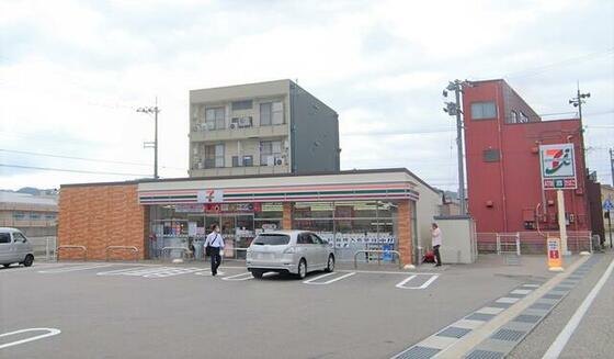 コンビニ　セブンイレブン金沢吉原町店（コンビニ）まで283m