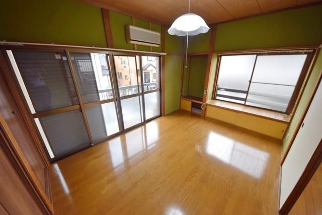 居室・リビング　★二面採光で日当たり良好です★