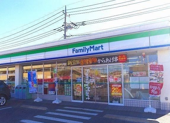 コンビニ　ファミリーマート（コンビニ）まで300m