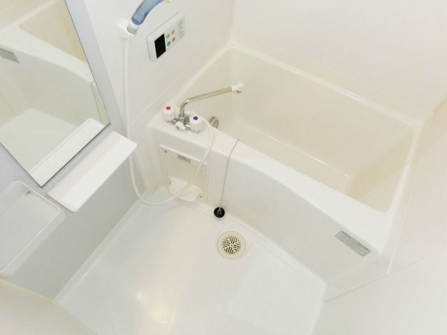 バス・シャワールーム　清潔感のあるバスルーム。