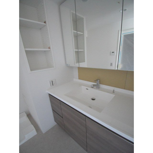 洗面設備　コンパクトで使いやすい洗面所