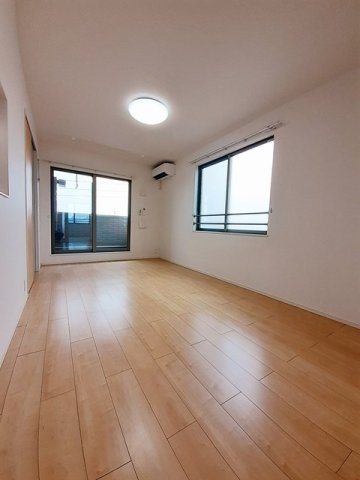 居室・リビング　こちらのリビングで趣味の時間をお楽しみください