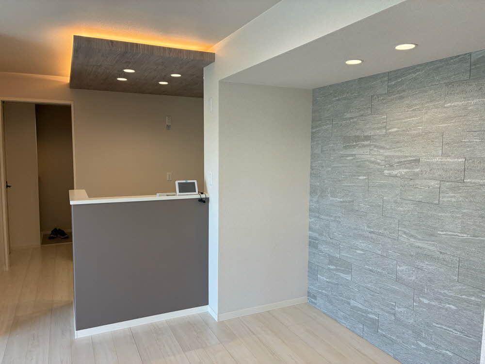 居室・リビング　アクセントクロスがお洒落なＬＤＫ。