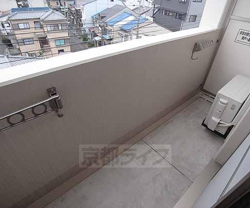 バルコニー　日当たりの良いバルコニー