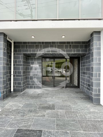 エントランス　カウニスルーチェ　エントランス