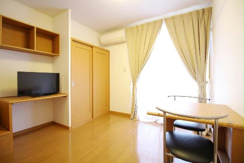 居室・リビング　1Fはフローリング仕様となります。