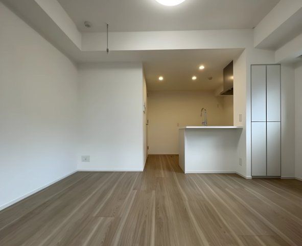 居室・リビング　☆明るい洋室☆