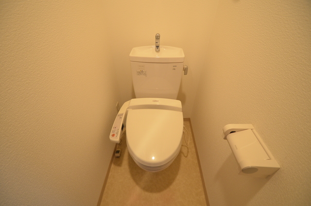 トイレ　温水洗浄便座