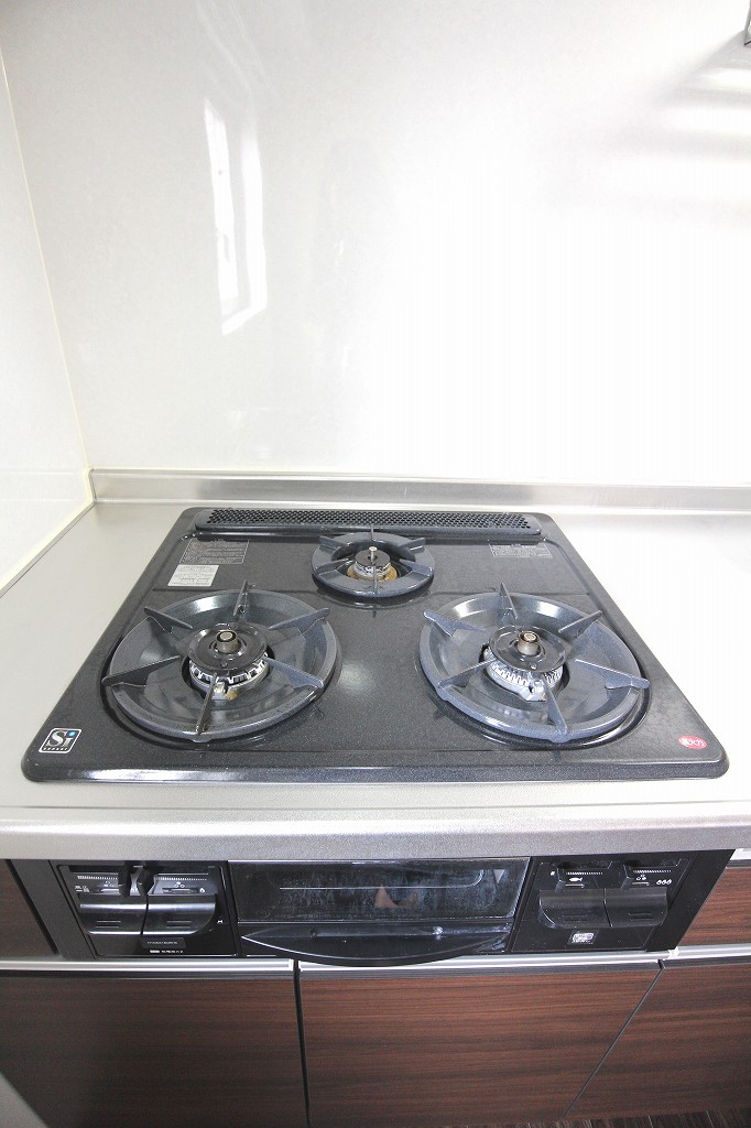 その他設備　グリル付3口ガスコンロ　※別部屋参考写真