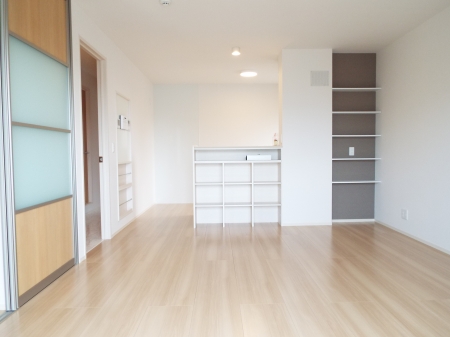 居室・リビング　こちらのリビングで趣味の時間をお楽しみください