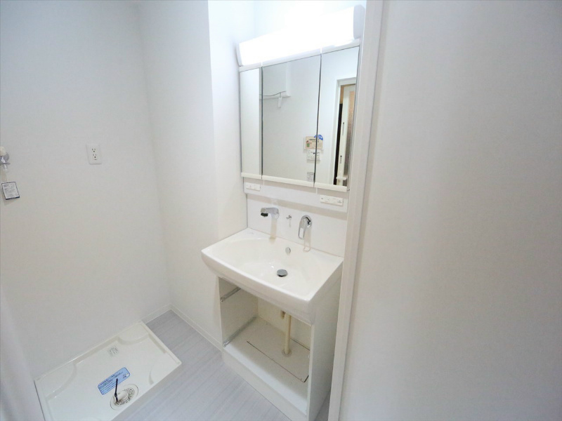 洗面設備　脱衣所　独立洗面台（シャンプードレッサー）洗濯機用意できます