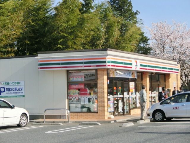 コンビニ　セブンイレブン（コンビニ）まで390m