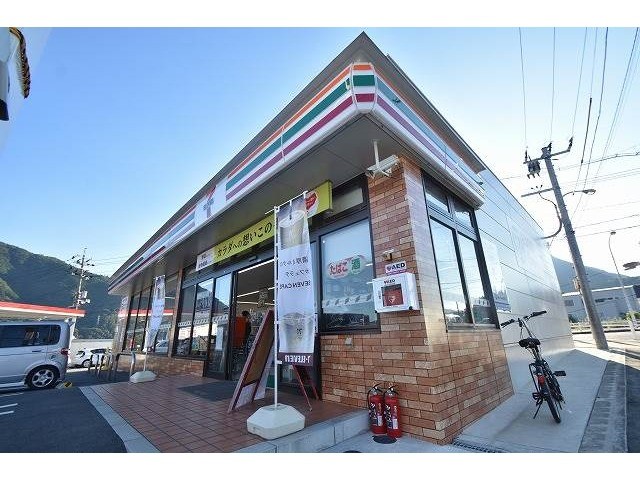 コンビニ　セブンイレブン　広島亀山SS店（コンビニ）まで555m