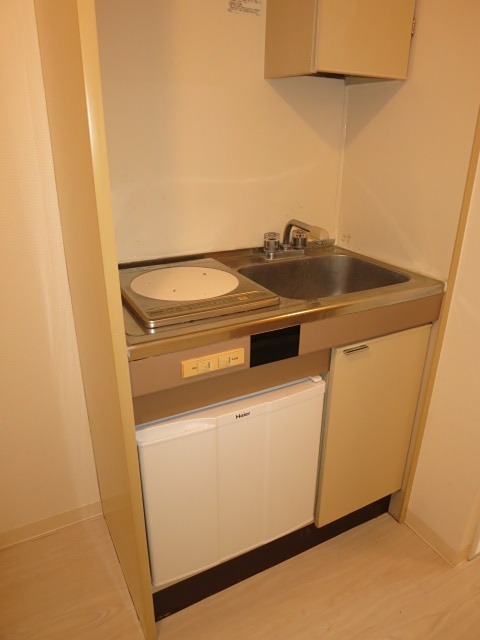 キッチン　IHクッキングヒーター完備。