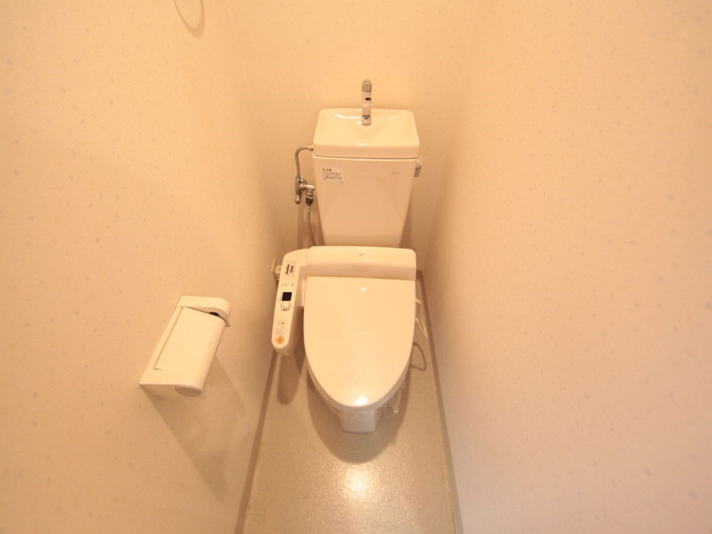 トイレ　温水洗浄暖房便座付トイレ
