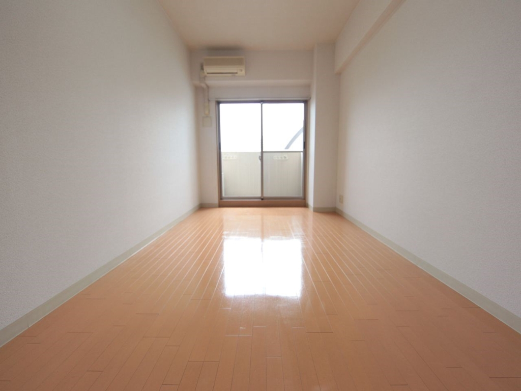 その他部屋・スペース　洋室8.5帖　エアコン付　収納充実　バルコニー