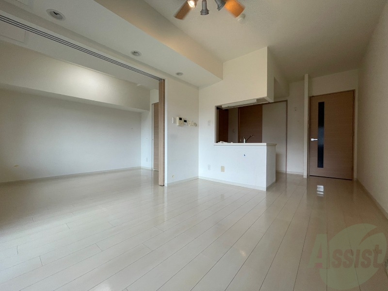 居室・リビング　広くてキレイなお部屋が広がっていて、充実した生活が送れそう。