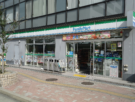 コンビニ　ファミリーマート 寝屋川香里新町店（コンビニ）まで155m