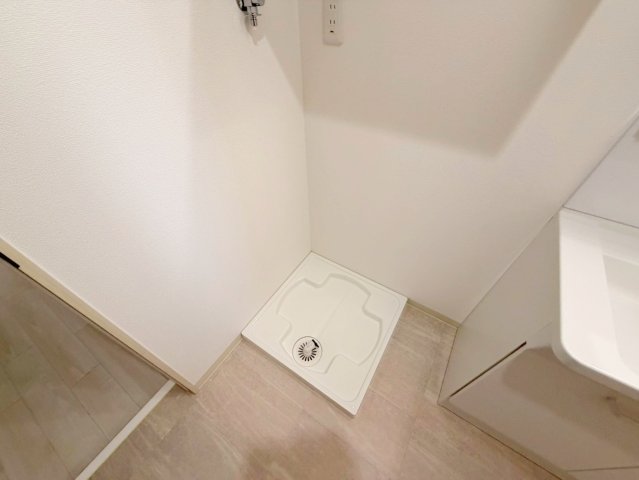 その他設備　嬉しい室内洗濯機置場。これで洗濯機も長持ちしますね。