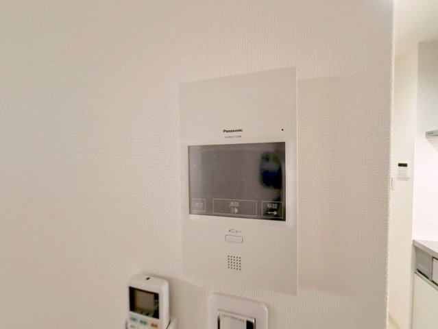 セキュリティ　TVモニターホンで来客が誰か確認してから開けて下さいね
