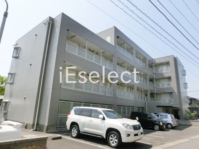 建物外観　エントランス側外観