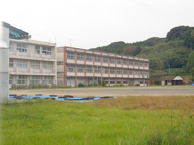 小学校　掛川市立土方小学校（小学校）まで230m