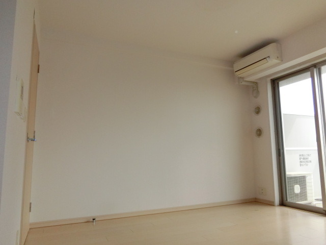 居室・リビング　オシャレなお部屋が想像できますね。。床もナチュラルカラーで家