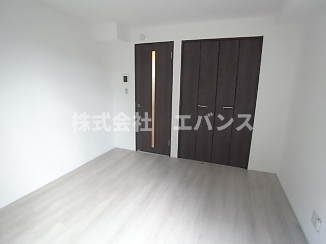 その他部屋・スペース　開放的な寝室です